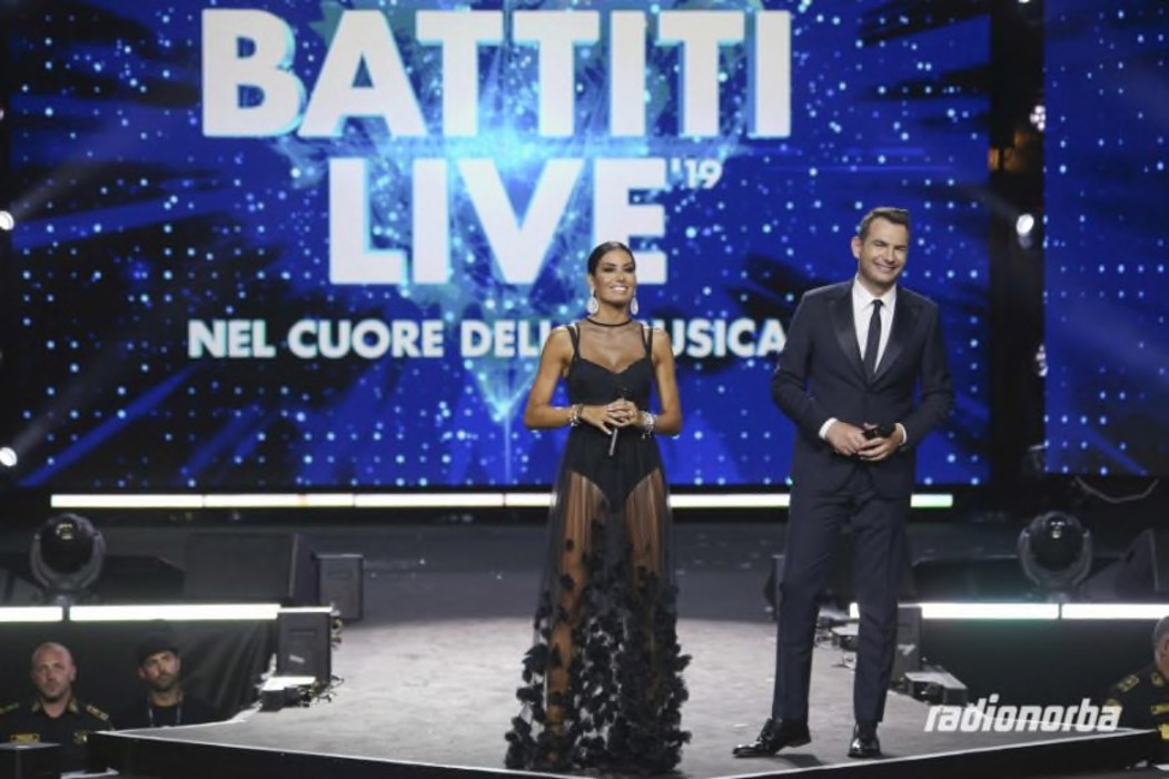 ELISABETTA GREGORACCI DRESSED BY RAQUEL BALENCIA FOR BATTITI LIVE 2019 TV SHOW2